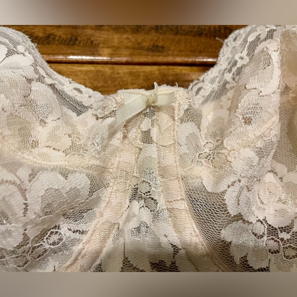 Vintage cream 34C lace bra - Picture 5 of 9